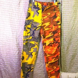 Split color camos size 27 waist